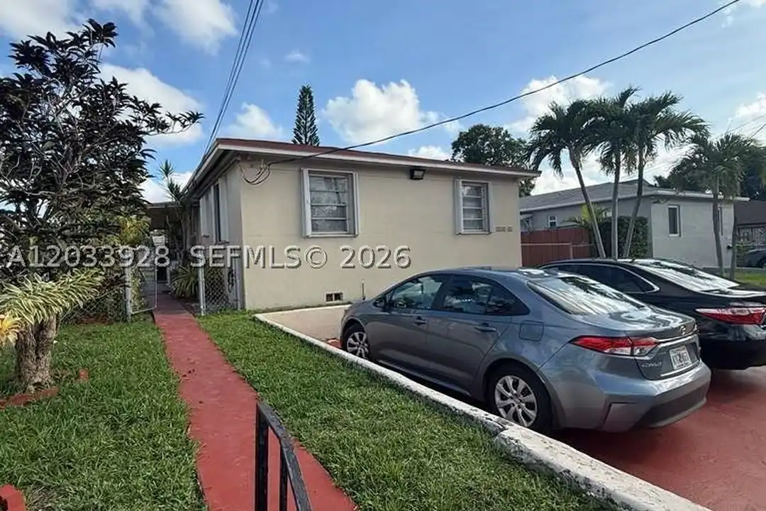 1140 SW 9th St #2 - View 2