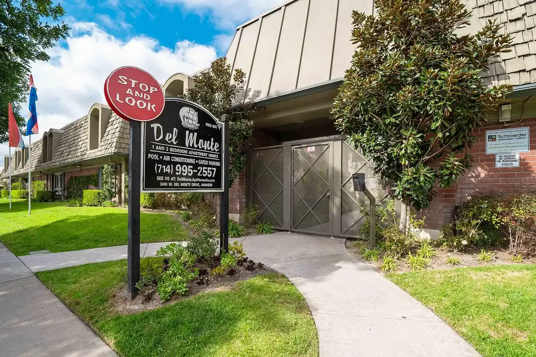 Del Monte Apartments - View 2