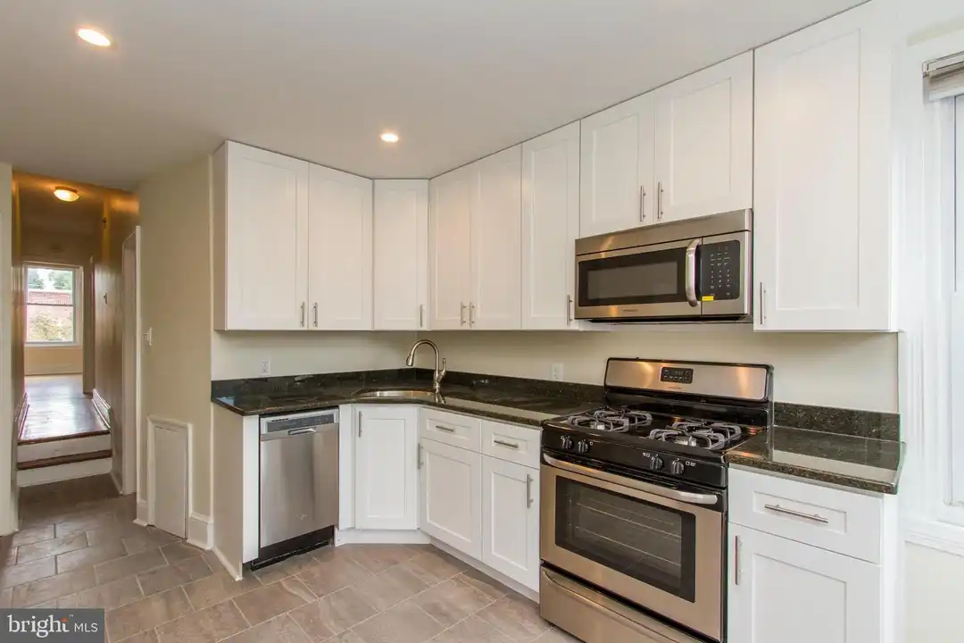 2207 Catharine St unit 2 - View 6