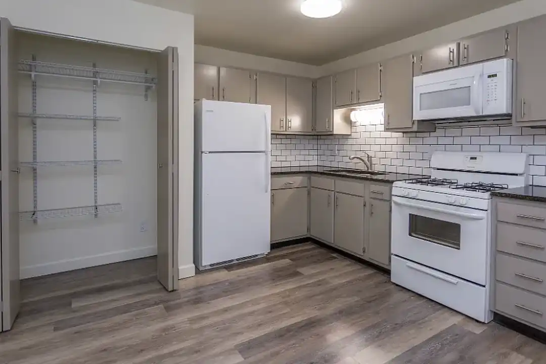 Seven Stories West Apartments – photo 1