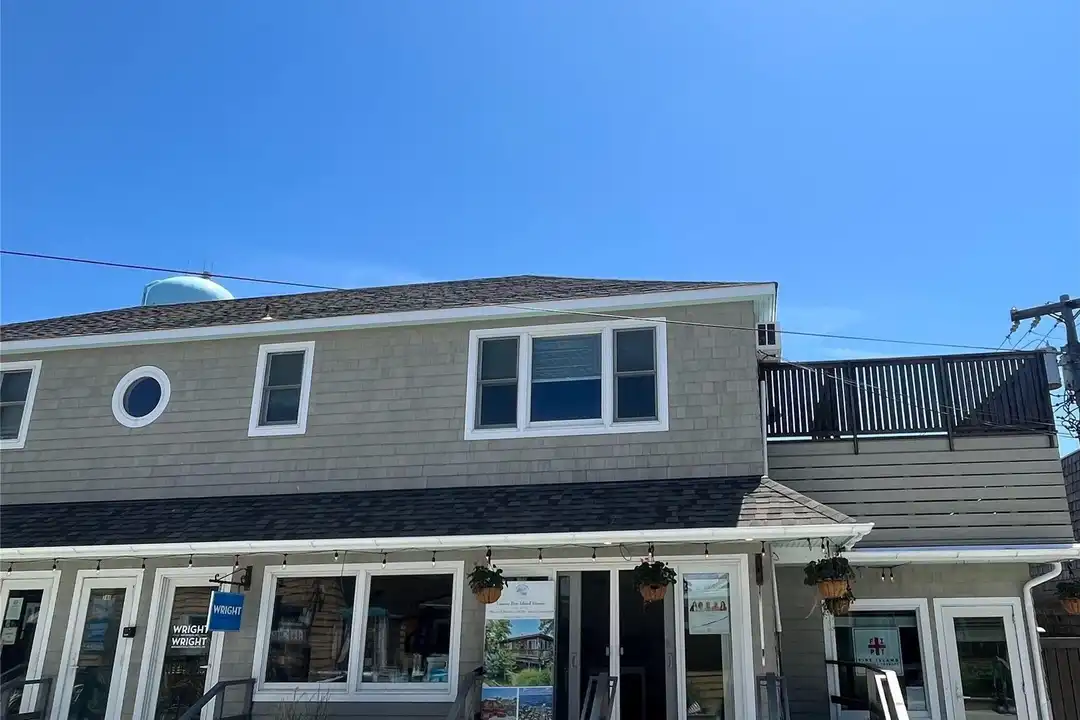 200 Sutton Landing Ct, Commack – photo 1 of 14
