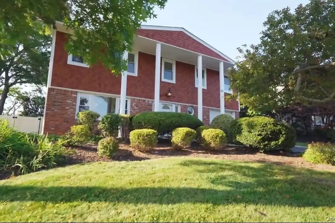 21 Wesleyan Rd – photo 1 of 9