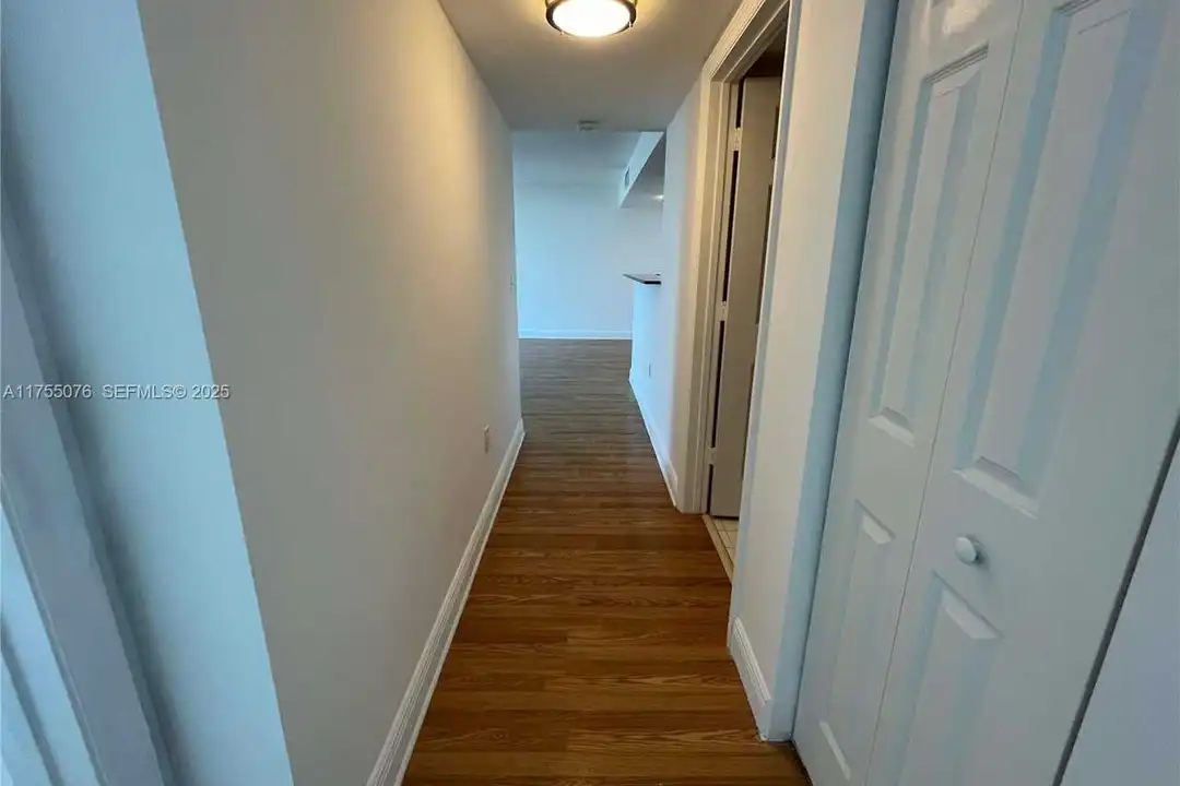 3000 Coral Wy unit 1501 - Vista 4