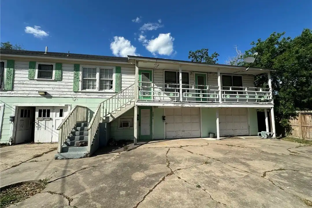 214 W Heard St #C – photo 1 of 14