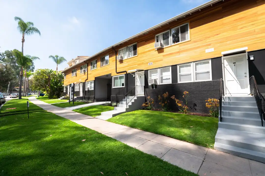 Apartment in Los Angeles, Westwood - View 4