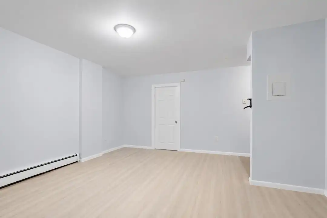 Apartment in Union City - More