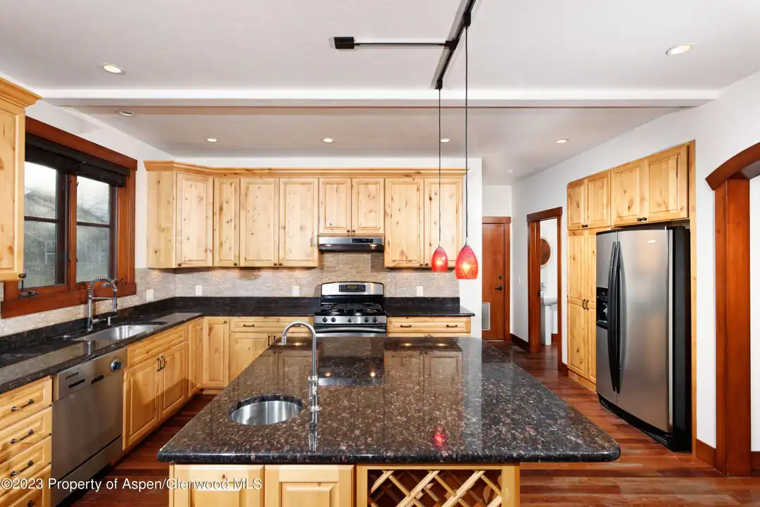 210 Juniper Ct - View 5