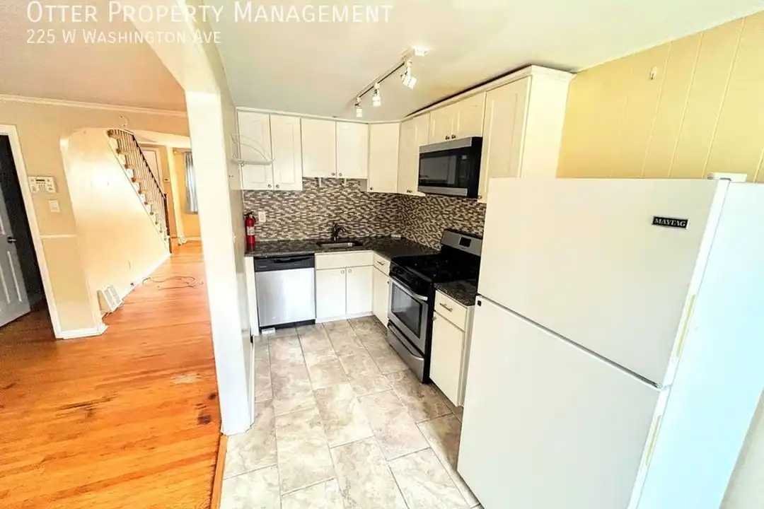 225 W Washington Ave - View 5