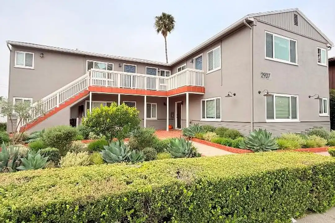 Apartment in Santa Barbara - More