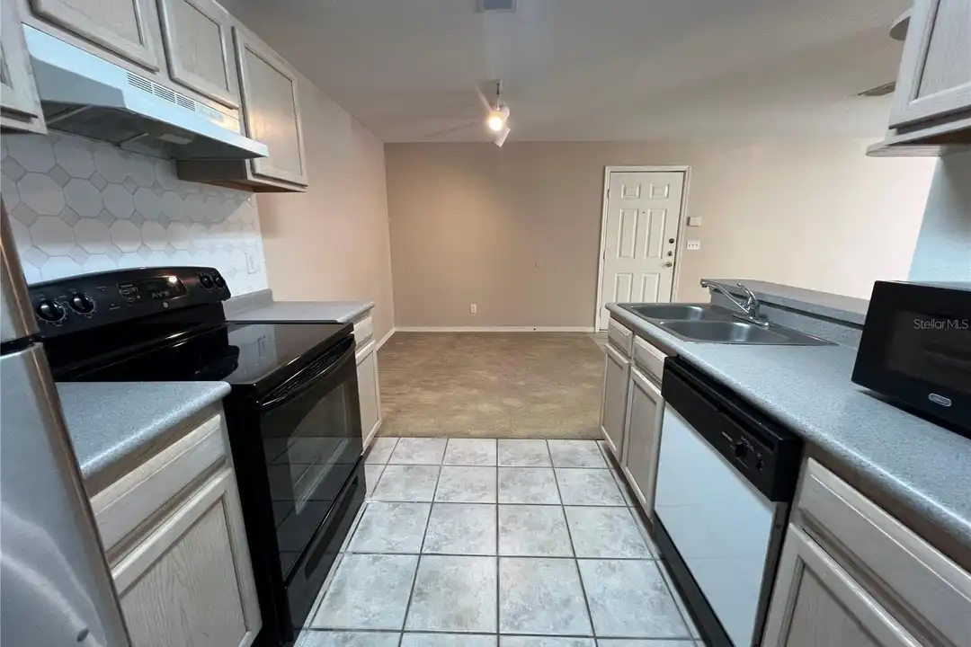 8915 Latrec Ave #2201 – pohled 5