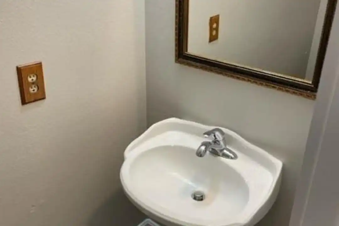 3750 Catalpa Dr - View 5