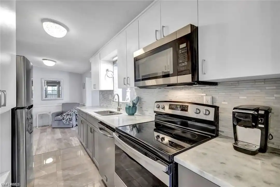 2047 Harbor Ln - View 4