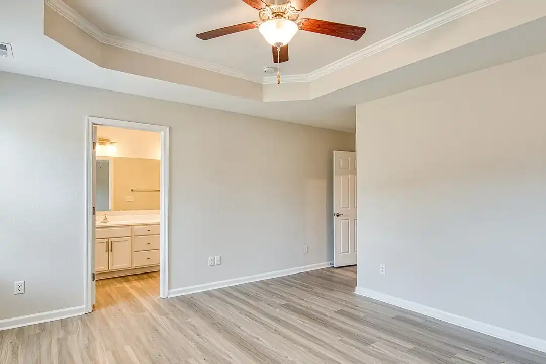 Hillpoint Preserve Townhome Apartments – photo 1