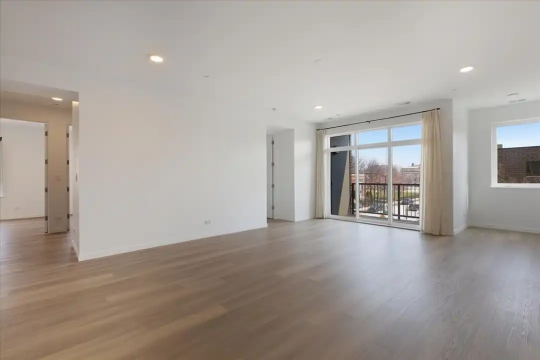 204 S Leavitt St unit 302 - View 5