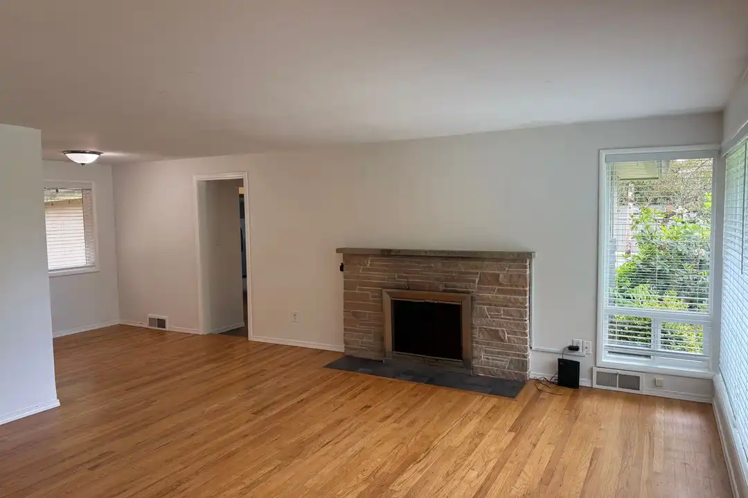 House in Kirkland - View 2