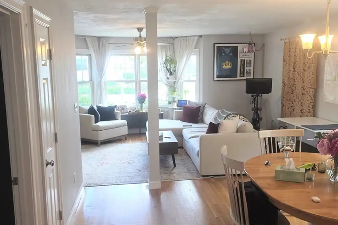321 N Harvard St unit - - View 3