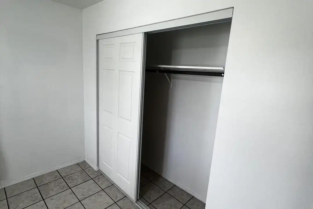 173 SE Fallon Dr - More