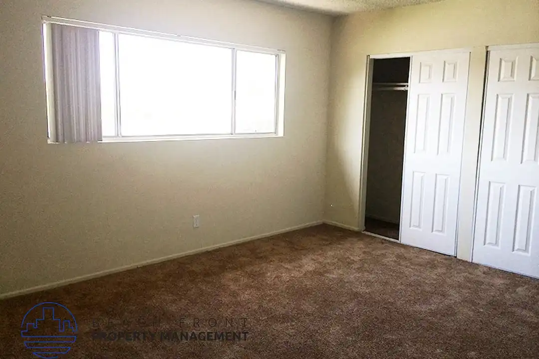 Apartment in Inglewood - View 2