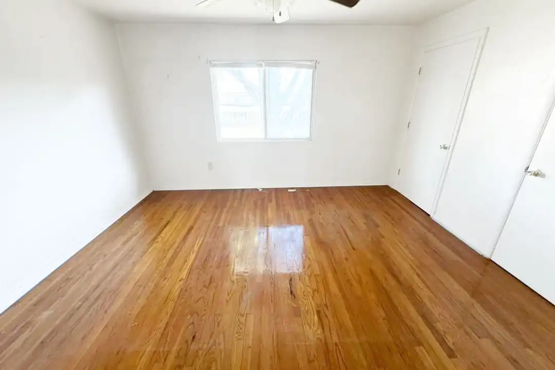 5790 Lee Rd S unit 6, Maple Heights – photo 1 of 3