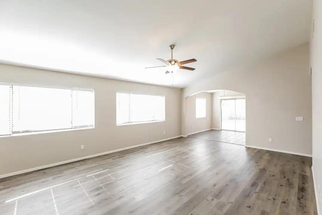 25739 W St Catherine Ave - View 4