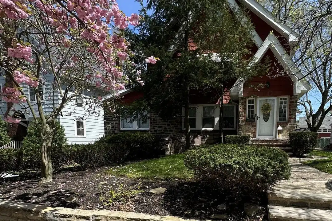 1211 Oxford Rd – photo 1