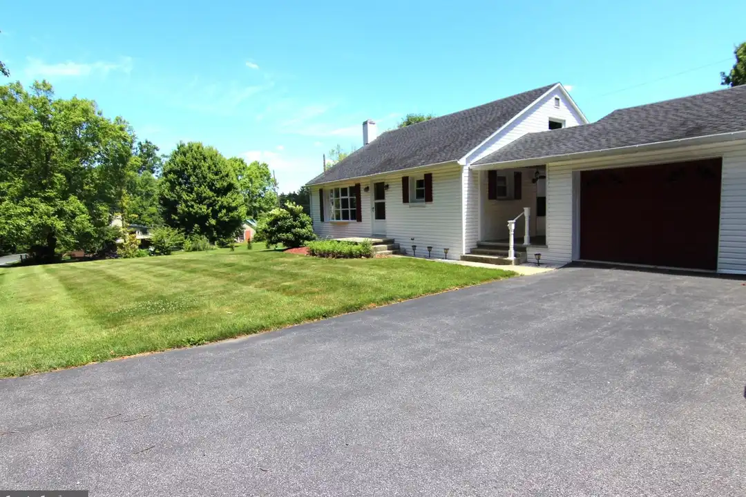 151 Dogwood Dr – photo 1 of 23