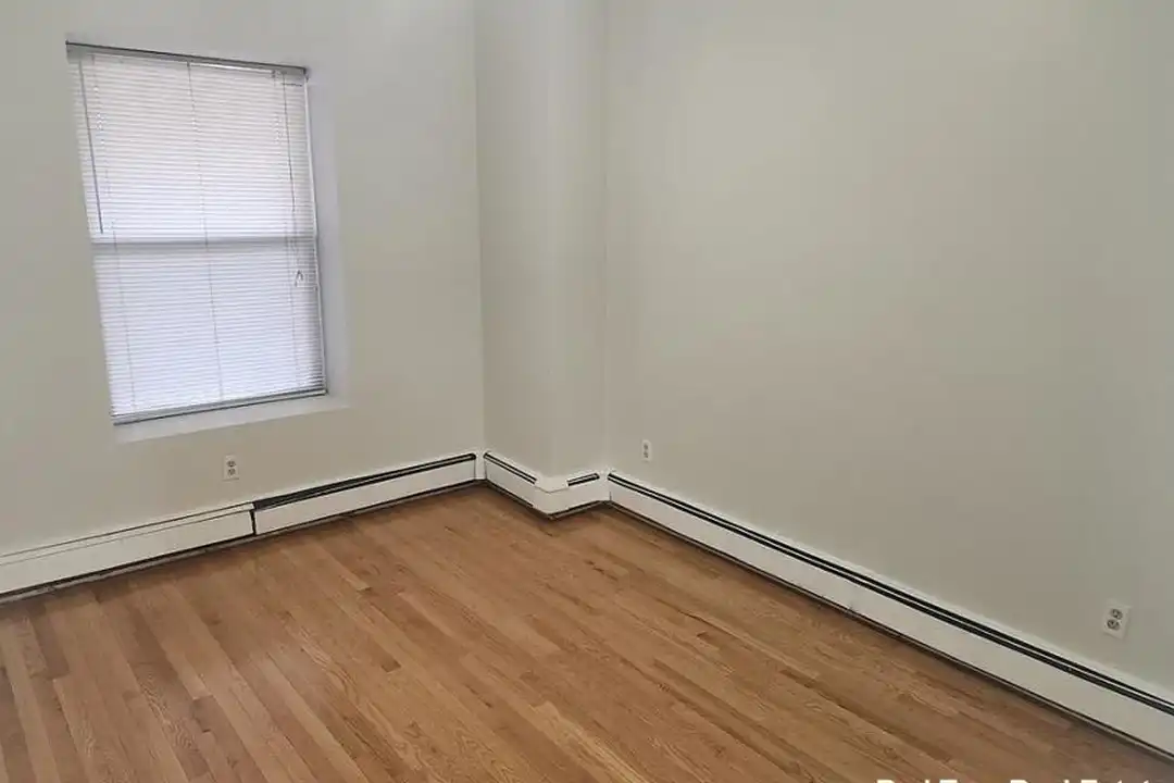 3148 Washington St - More