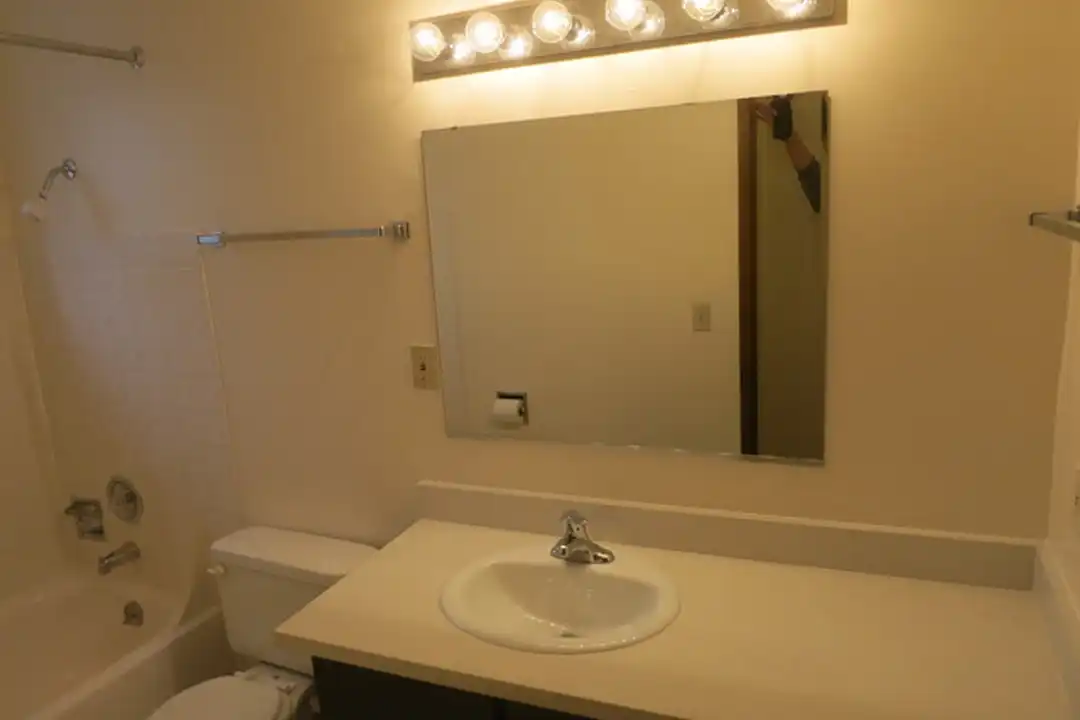 1706 NW 57th St unit 1 – další