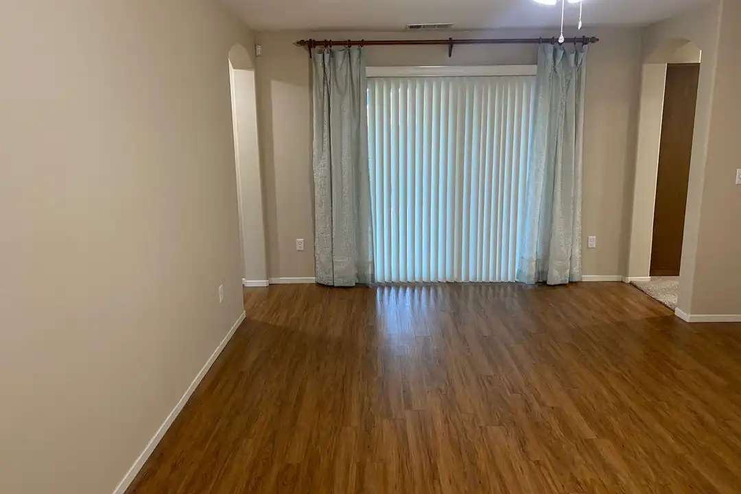 House in Tulare - View 3