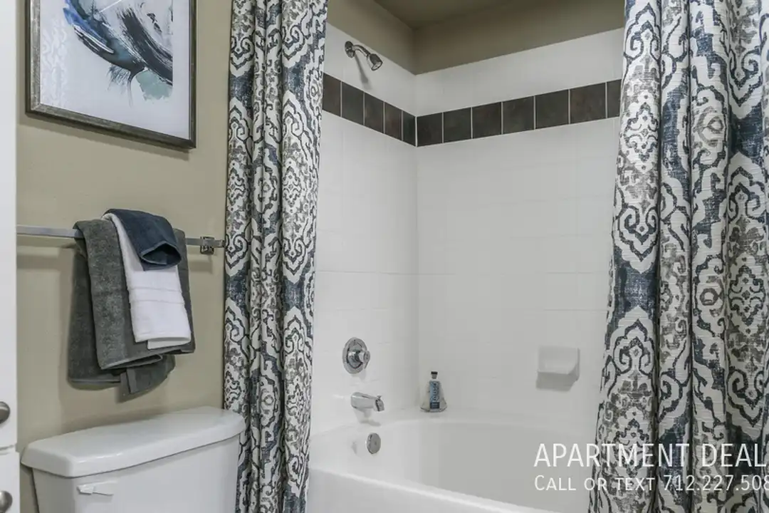 1461 Louisiana Ave - View 4