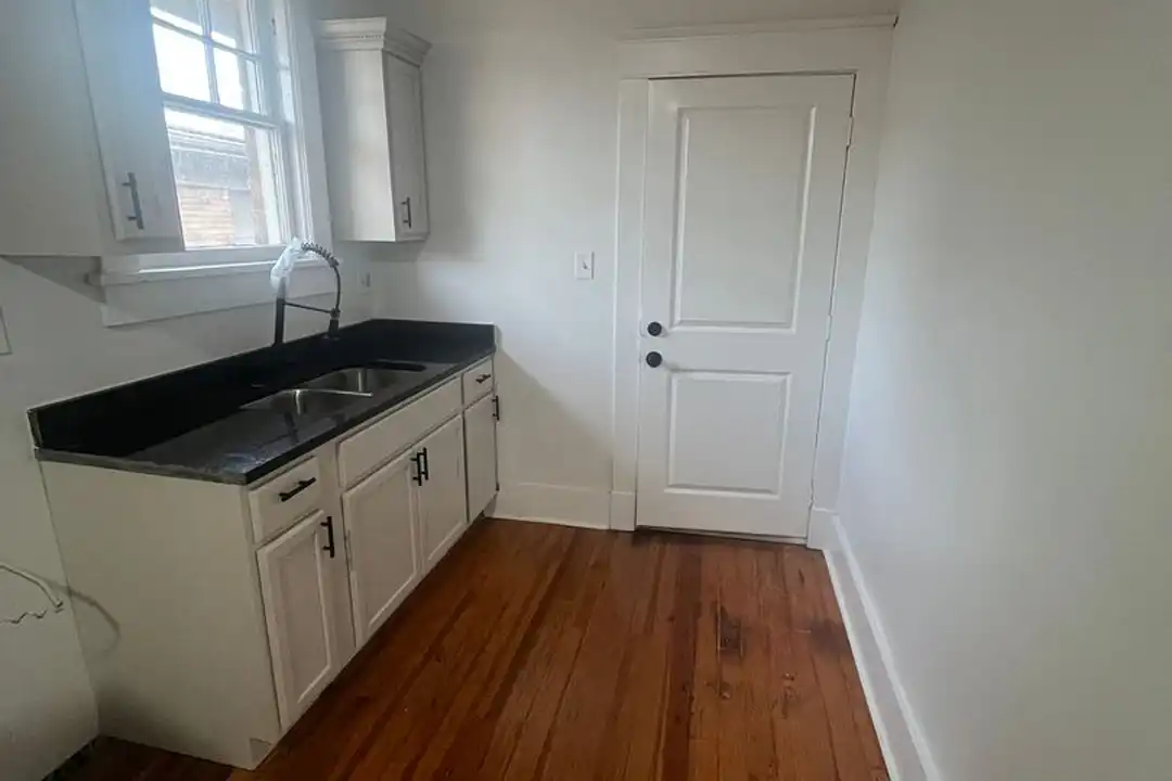 123 Stonewall St unit 2 – pohled 5