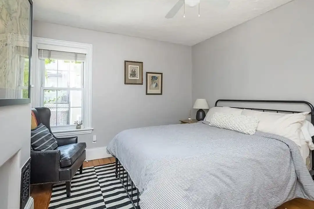 262 W Fifth St - More