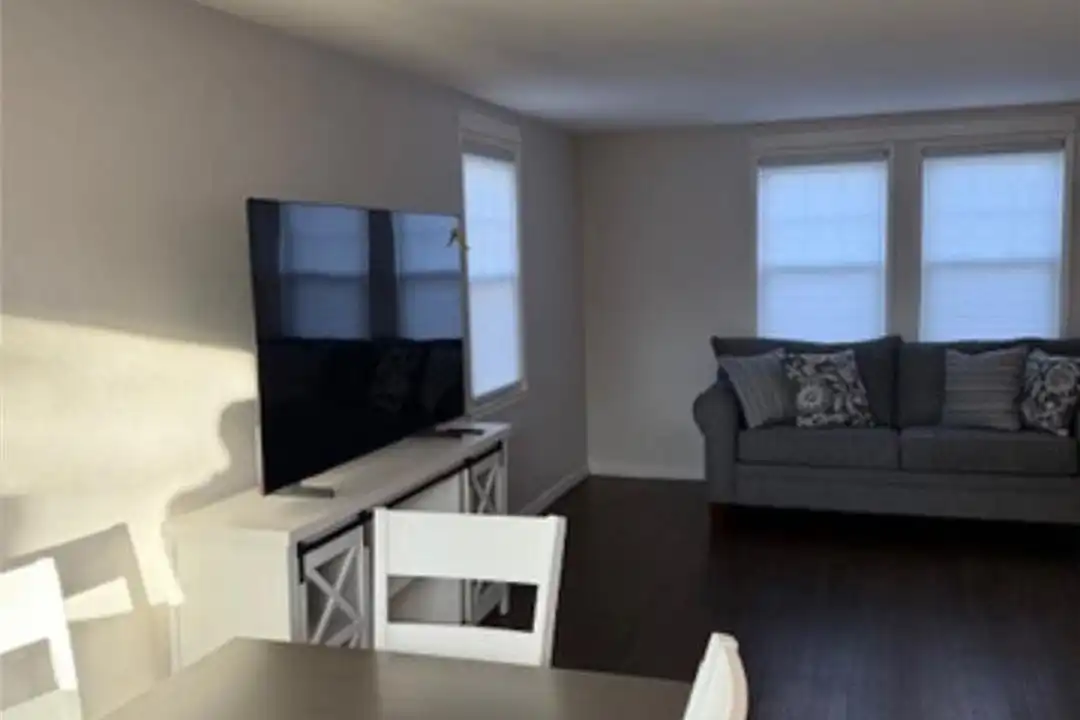 351 Boulevard - More