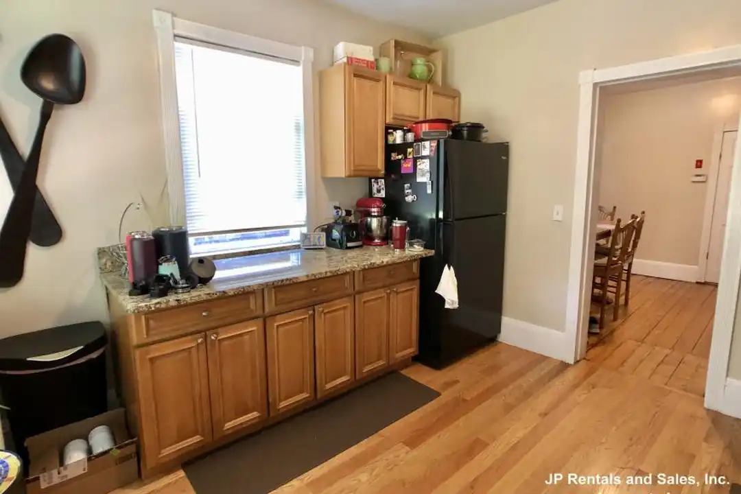 235 Amory St – pohled 3
