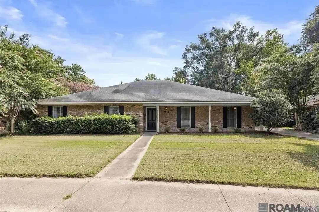 1369 Crescent Dr – photo 1