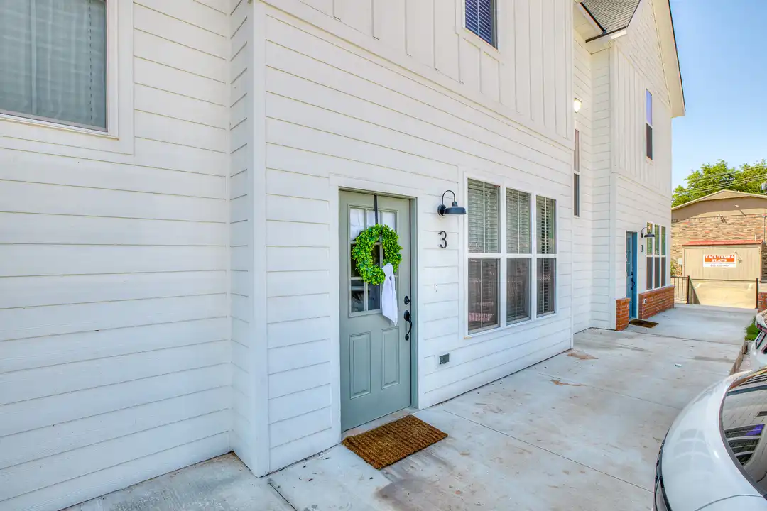 1644 N Leverett Ave - View 3