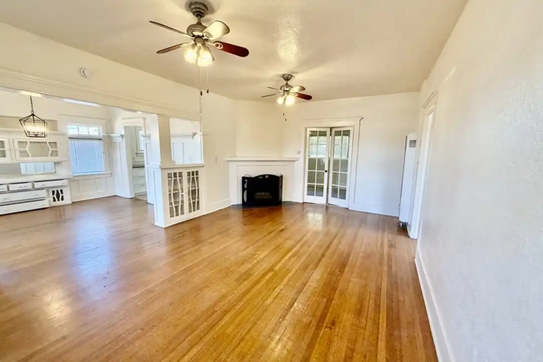 1905 32nd St - View 2