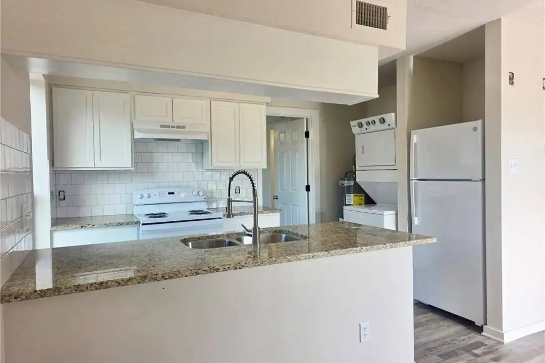 1020 Autumn Cir #C - View 2