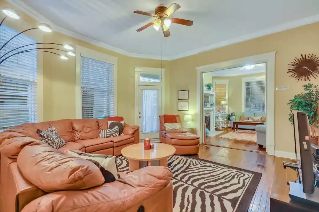 524 E Duffy St unit 1369217P - View 5