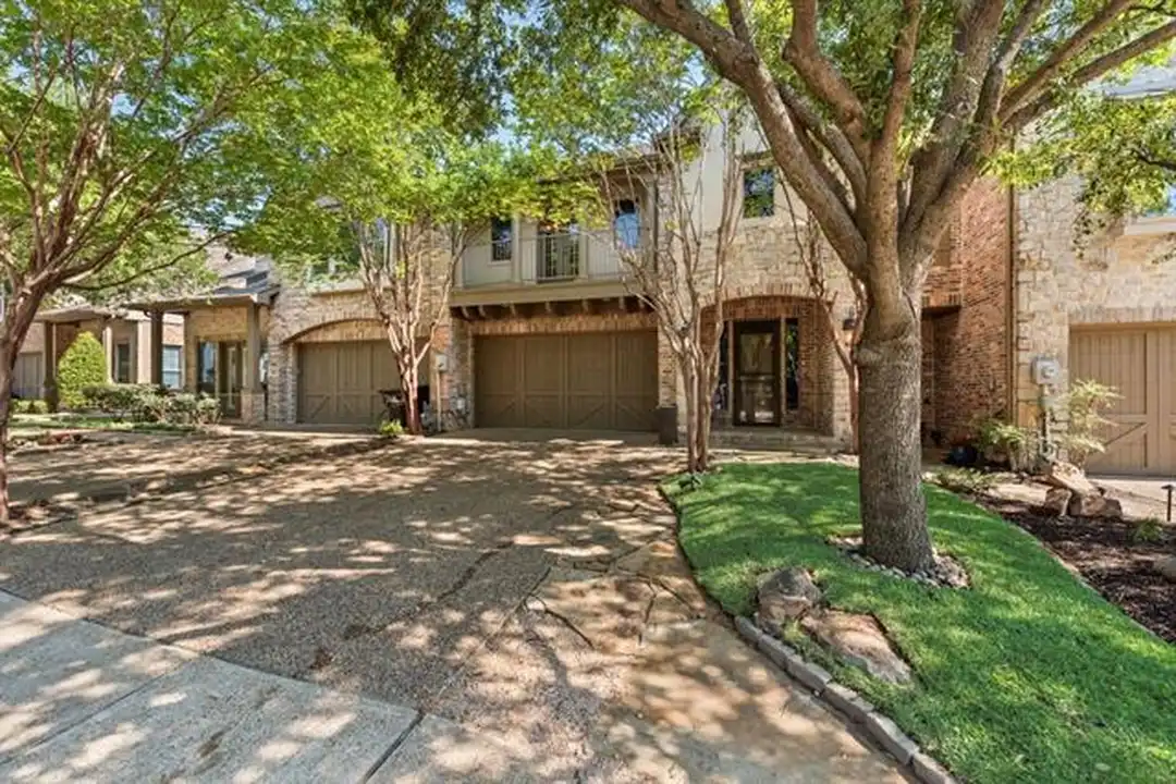 5379 Balmoral Dr - View 5