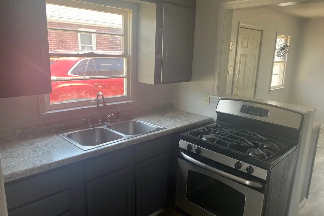 607 Morgan Ave - View 4