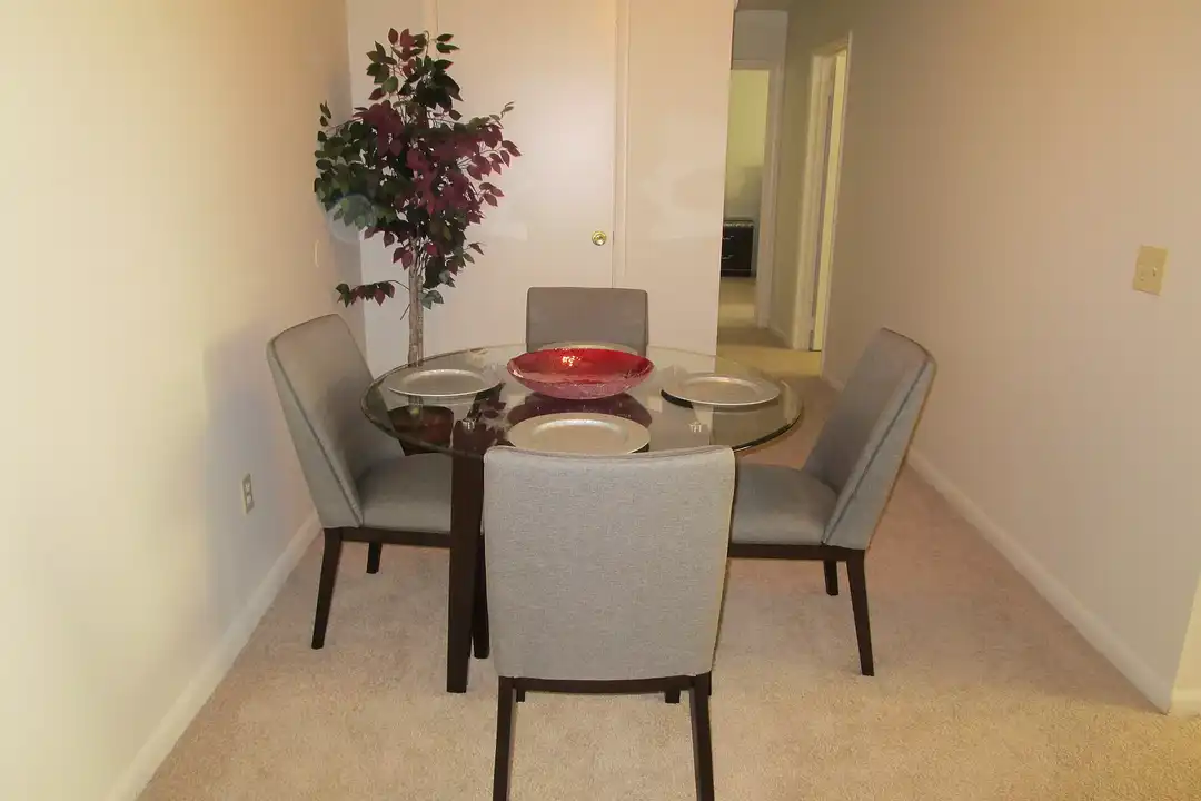 Park Towne Apartments – photo 1