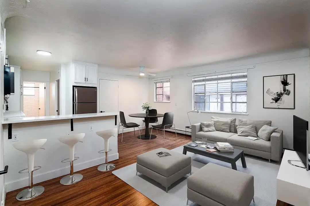 661 N Pearl St – pohled 2