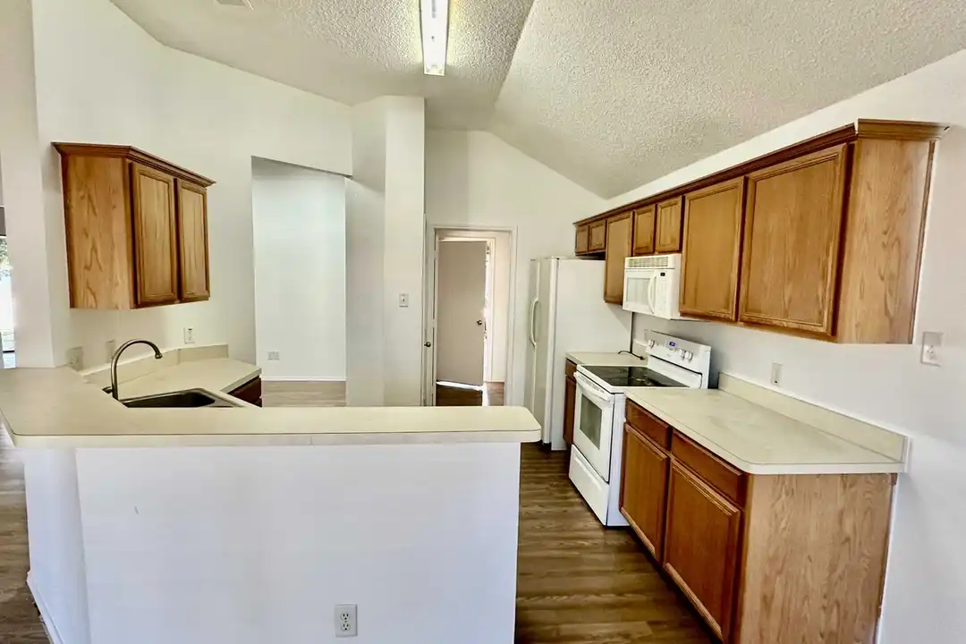 209 Rock Hill Dr - More