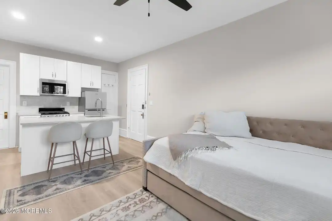 301 8th Ave #1 - More