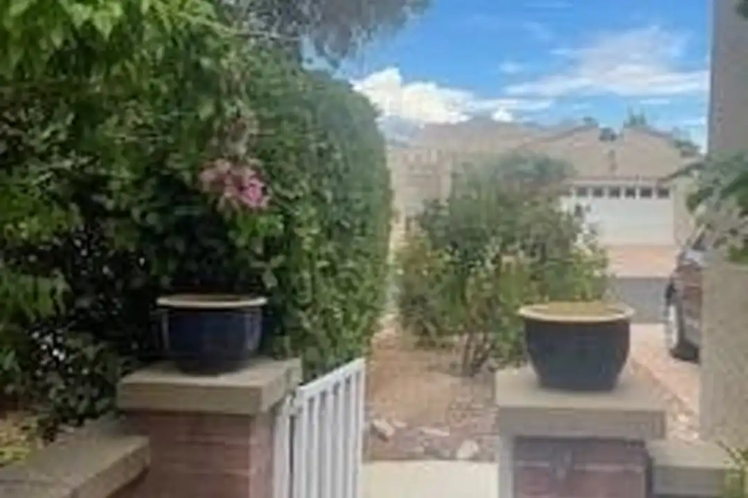 Apartment in Tucson - View 2