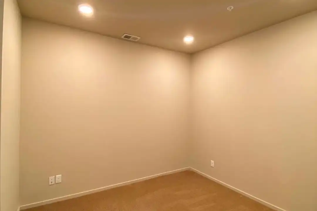 2100 Douglas St unit 469 - More