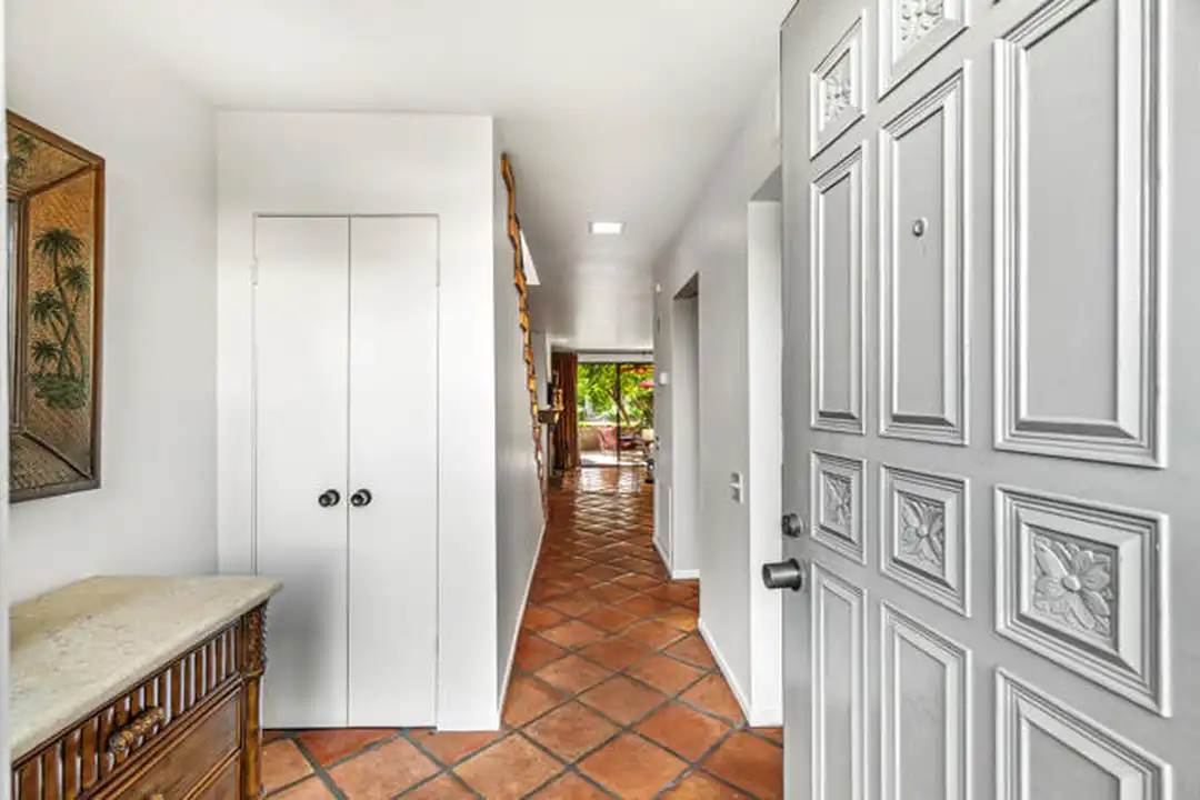 Apartment in Palm Springs - View 3
