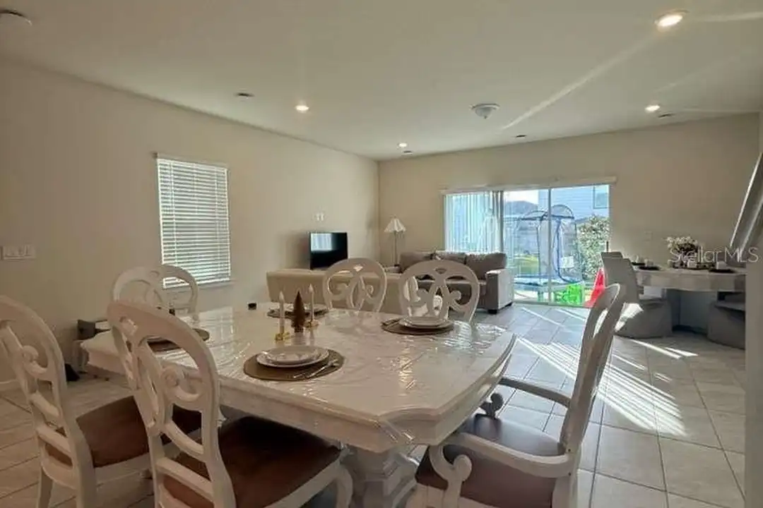 2579 Winsome Wy - View 6