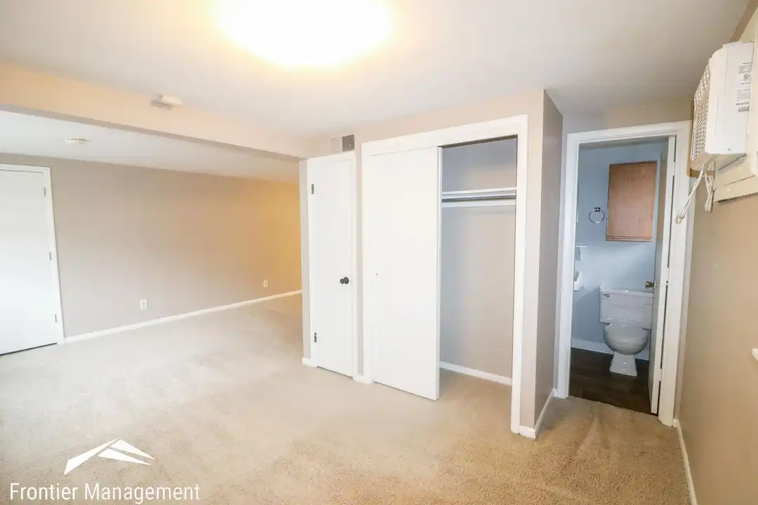 2103 Green Ave unit 3 - View 5